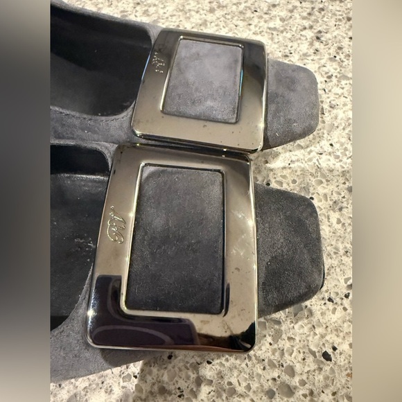 Roger Vivier Belle Pumps in Grey Suede - Picture 4 of 11